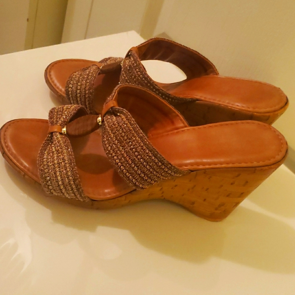 COGNAC SANDAL STYLE WEDGE SHOE 3.5" high size 8.5 - Picture 1 of 6